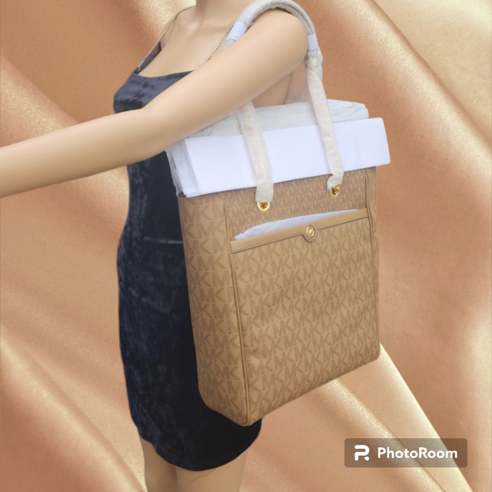 TODAY ONLY! NWT, Michael Kors Blaire Large Logo Tote Bag - Picture 7 of 7